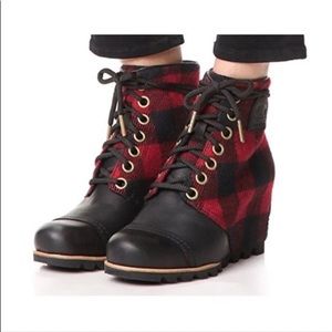 Sorel PDX Red Buffalo Check Plaid Wedge Bootie Sz 6 Winter Gorpcore Gorp Grunge